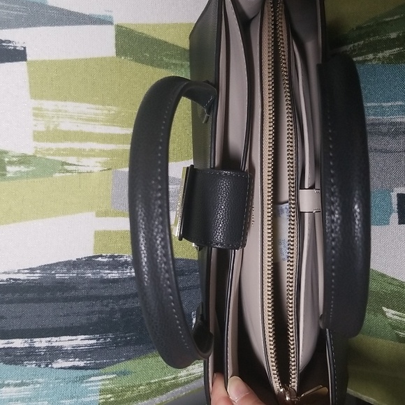 Kate Spade Voyage Small Grain Textured Leather In Black Like New - Picture 9 of 15